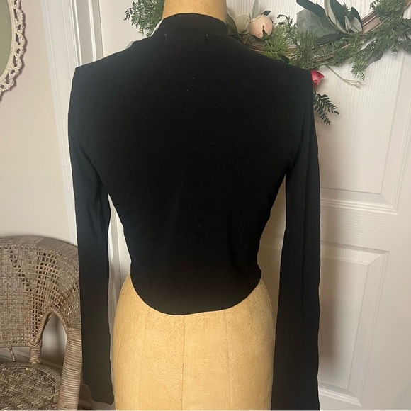 Sugar Rain, black long
Sleeve Crop Top with Sheer Panel Women's Large - Picture 5 of 8